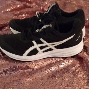 ASICS Women's Patriot 12 Black and White Running Shoes